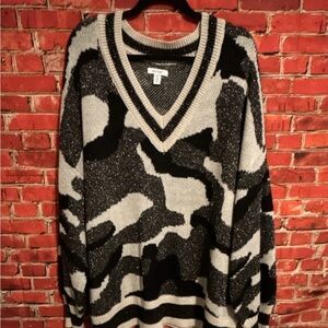 Nine West Women's Plus 3X Camouflage V-Neck Long Sleeve Pullover Sweater